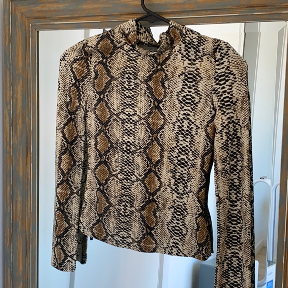 Full sleeve snake skin top